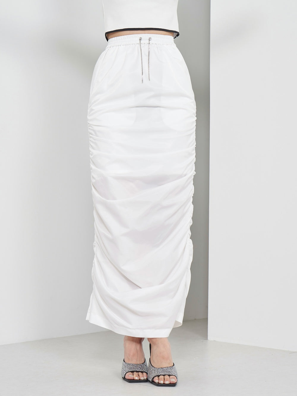 モデル:163cm(着用サイズ:FREE 着用カラー:WHT)
