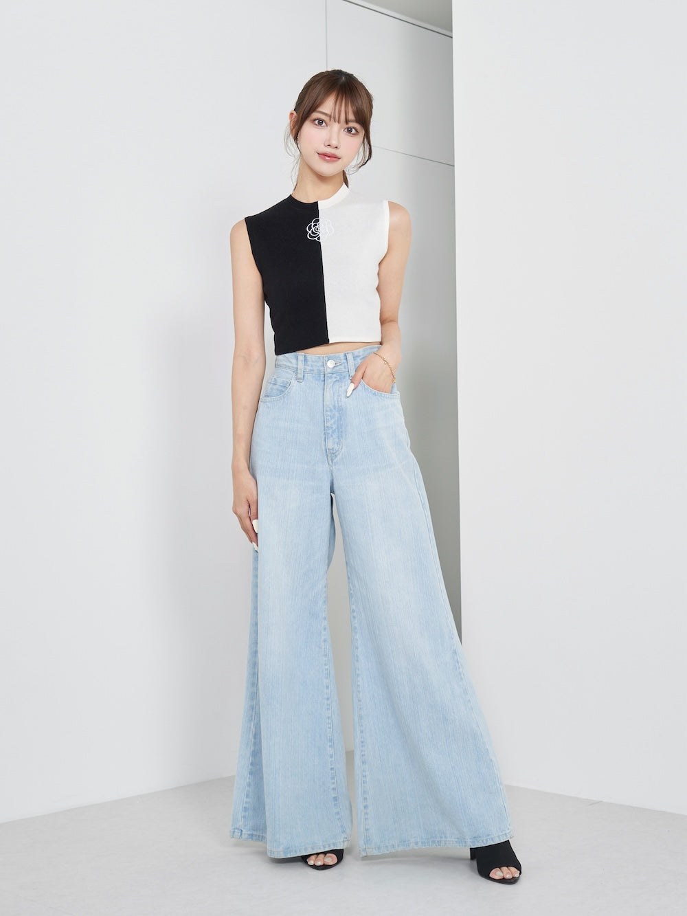 モデル:163cm(着用サイズ:FREE 着用カラー:BLK)
