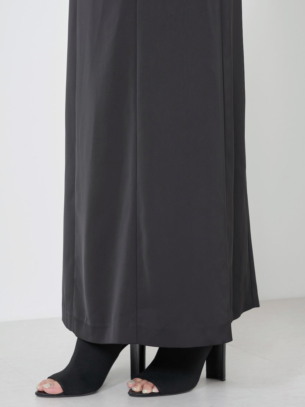 モデル:163cm(着用サイズ:FREE 着用カラー:BLK)