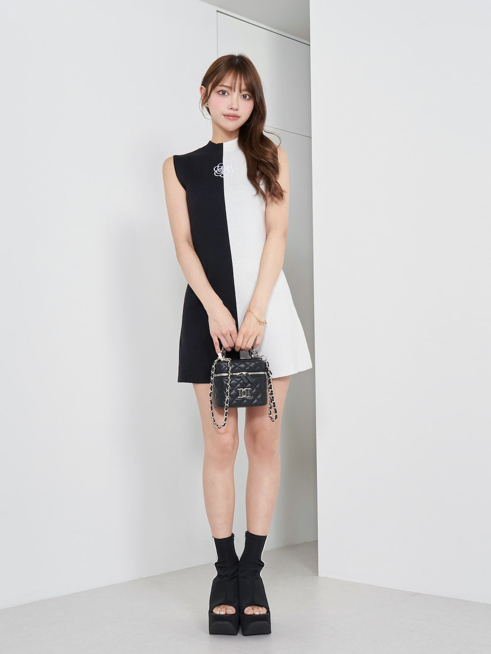 モデル:163cm(着用サイズ:FREE 着用カラー:BLK)