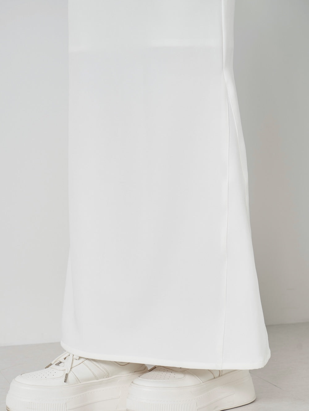 モデル:163cm(着用サイズ:S 着用カラー:WHT)