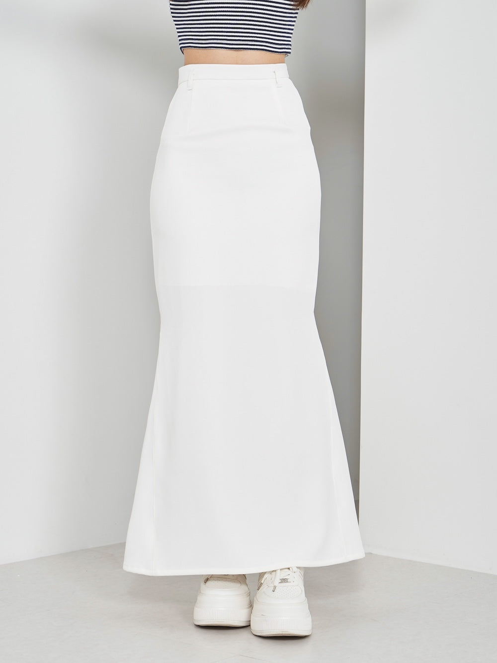 モデル:163cm(着用サイズ:S 着用カラー:WHT)