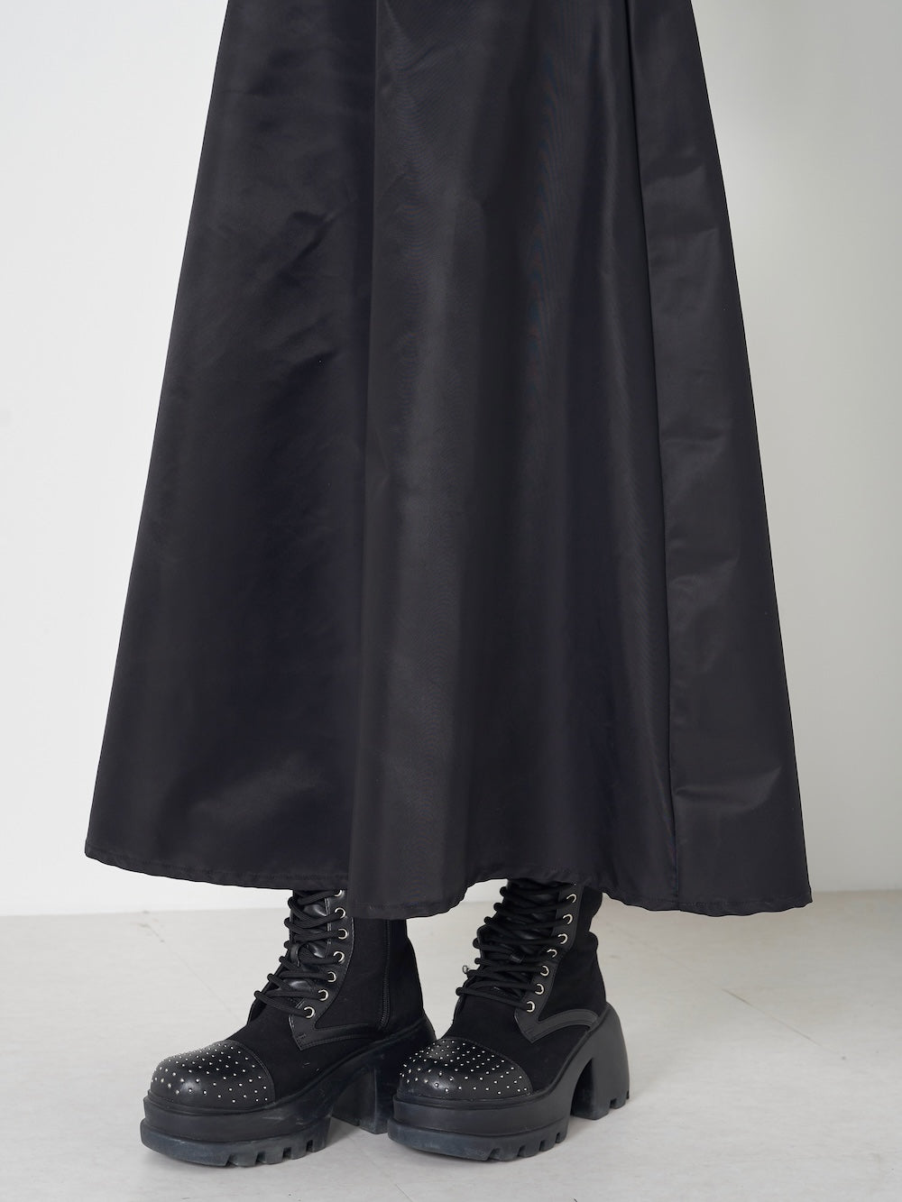 モデル:163cm(着用サイズ:FREE 着用カラー:BLK)