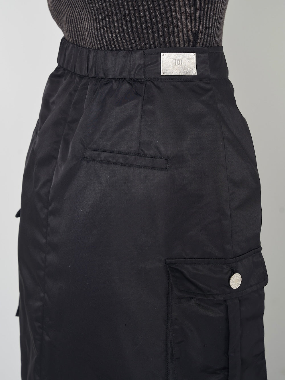 モデル:163cm(着用サイズ:FREE 着用カラー:BLK)