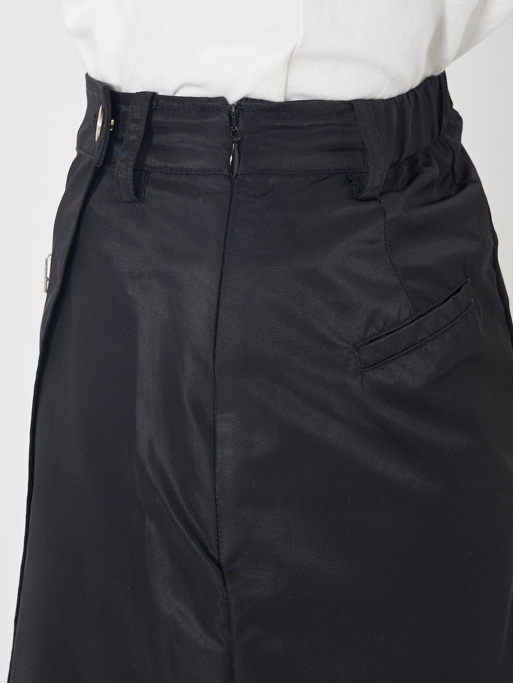 モデル:163cm(着用サイズ:FREE 着用カラー:BLK)