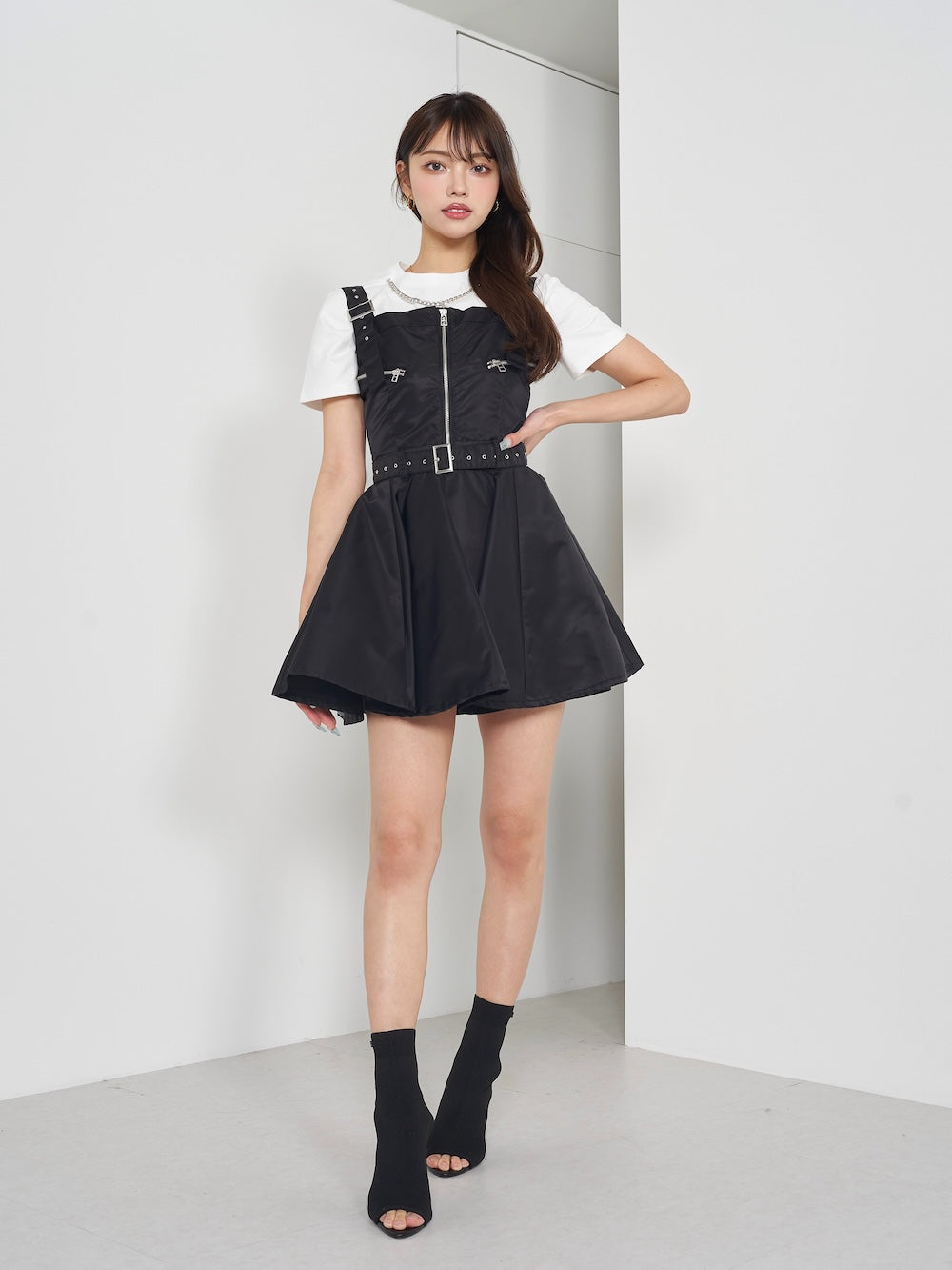 モデル:163cm(着用サイズ:FREE 着用カラー:BLK)