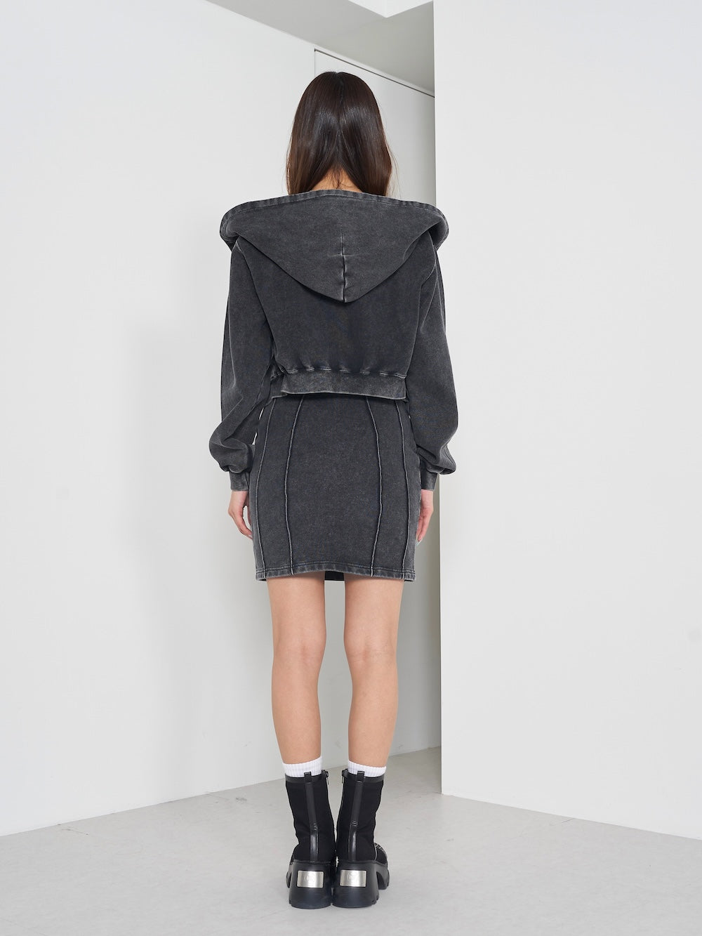 モデル:163cm(着用サイズ:FREE 着用カラー:BLK)