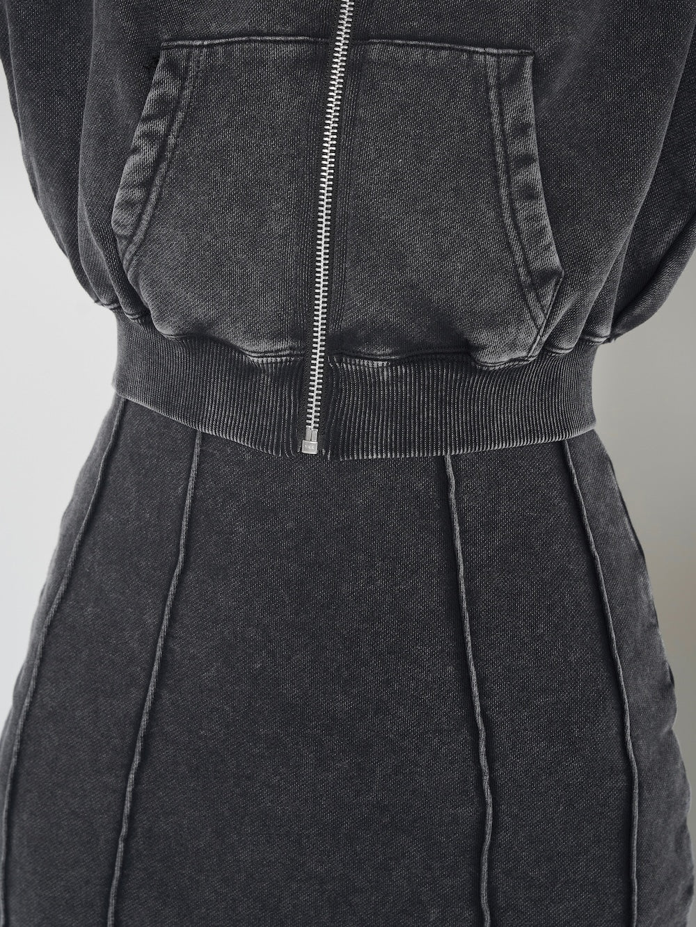 モデル:163cm(着用サイズ:FREE 着用カラー:BLK)