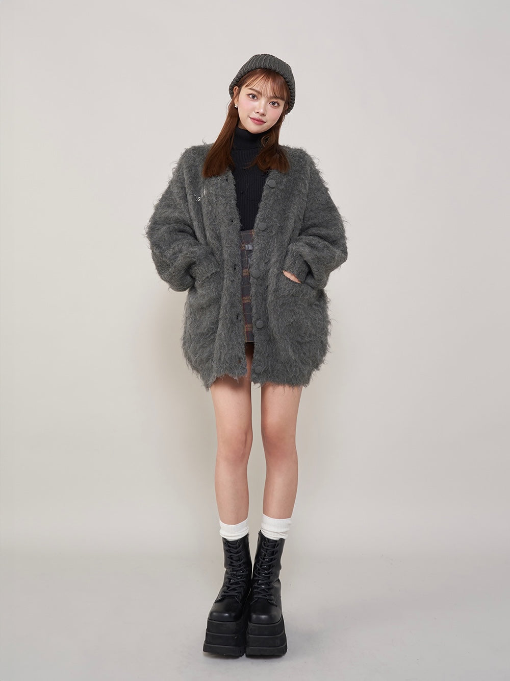 モデル:163cm(着用サイズ:FREE 着用カラー:GRY)