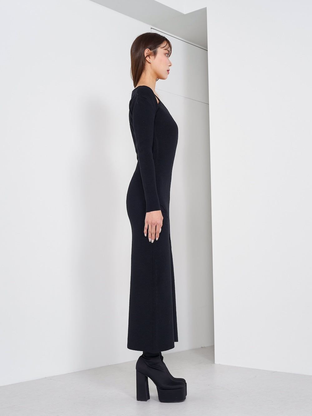 モデル:163cm(着用サイズ:FREE 着用カラー:BLK)