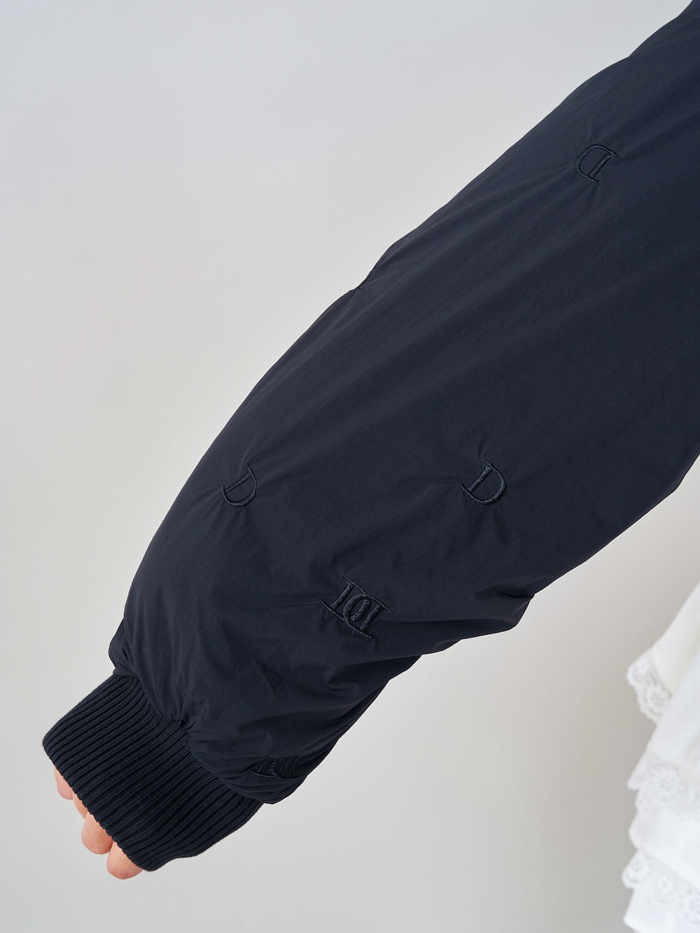 モデル:163cm(着用サイズ:FREE 着用カラー:BLK)