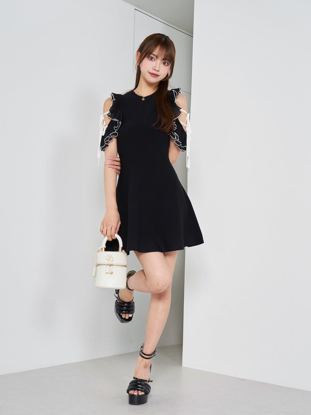 モデル:163cm(着用サイズ:FREE 着用カラー:BLK)