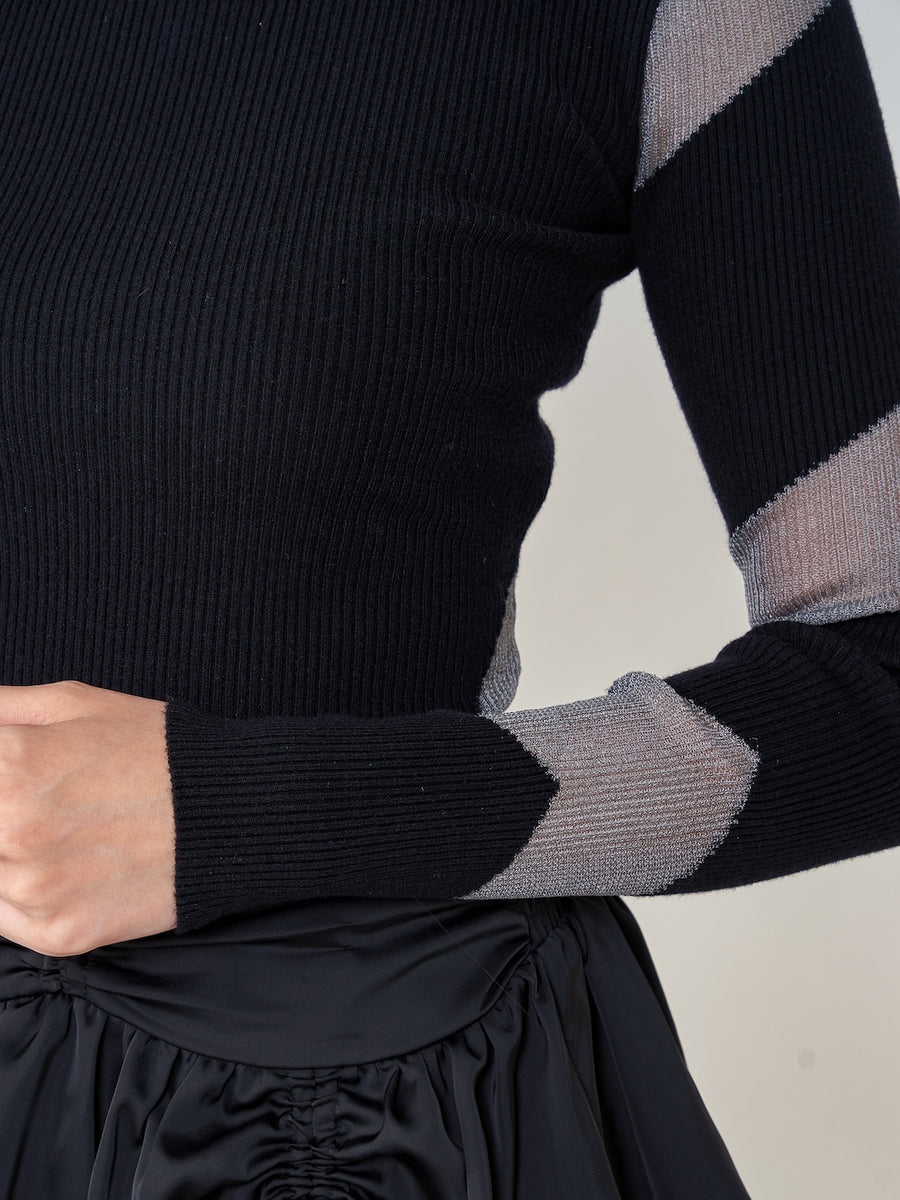 モデル:163cm(着用サイズ:FREE 着用カラー:BLK)