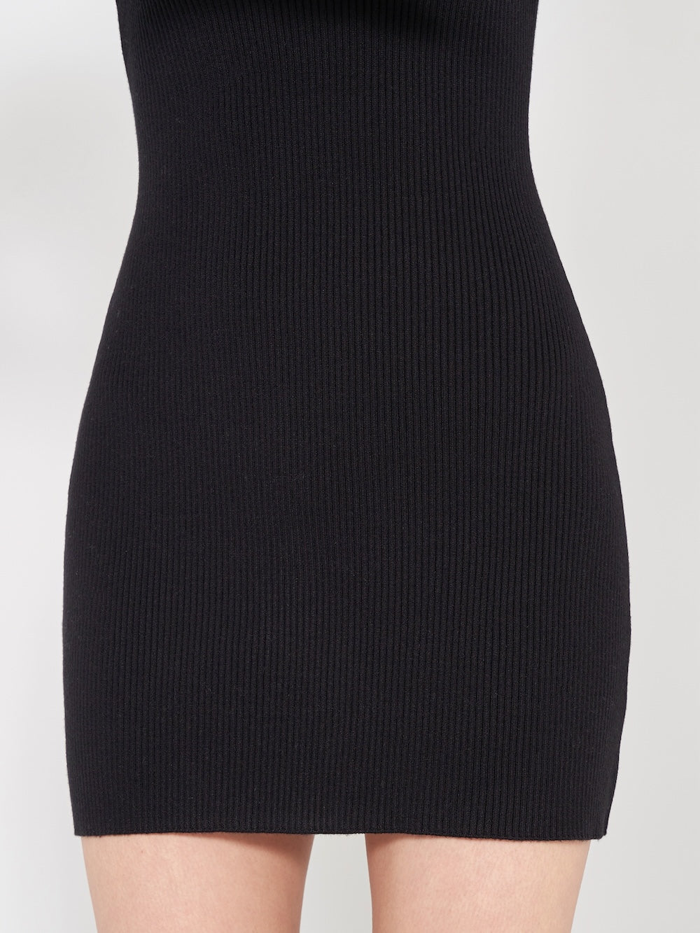 モデル:163cm(着用サイズ:FREE 着用カラー:BLK)