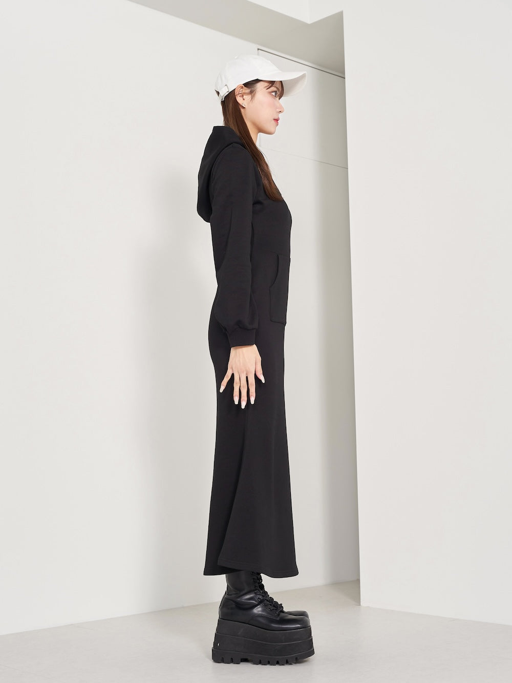 モデル:158cm(着用サイズ:FREE 着用カラー:BLK)