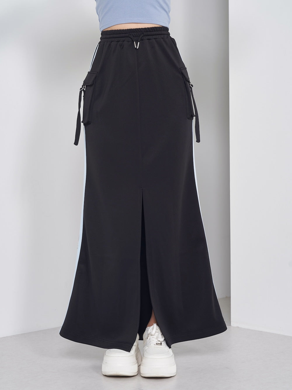 モデル:163cm(着用サイズ:FREE 着用カラー:BLK)