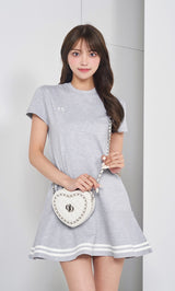 モデル:163cm(着用サイズ:FREE 着用カラー:GRY)