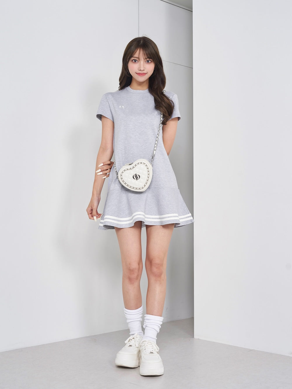 モデル:163cm(着用サイズ:FREE 着用カラー:GRY)