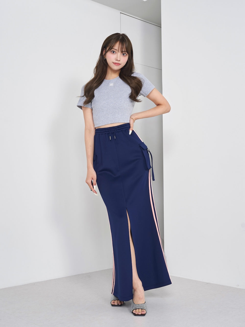 モデル:163cm(着用サイズ:FREE 着用カラー:NVY)