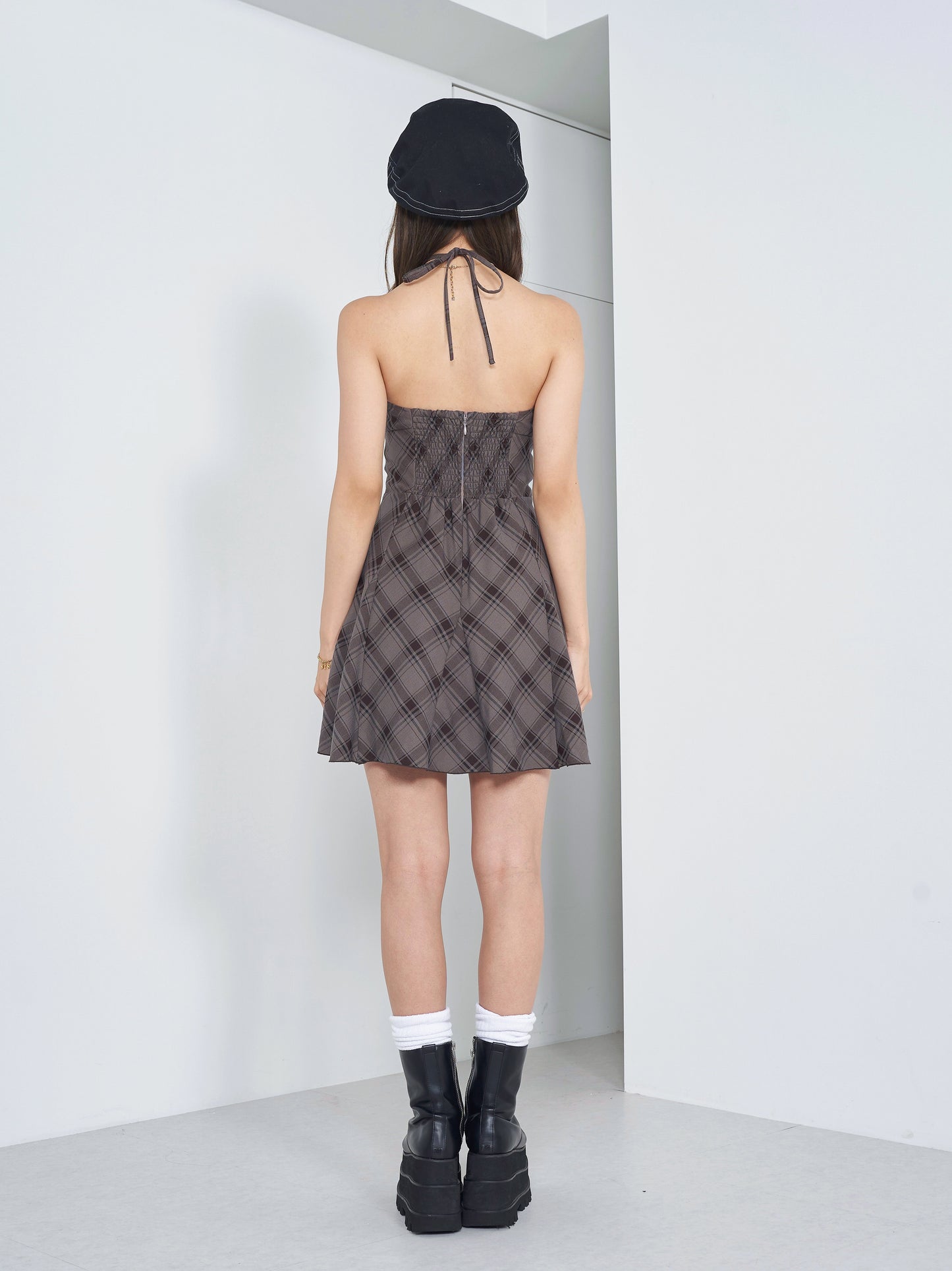 モデル:163cm(着用サイズ:FREE 着用カラー:GRY)