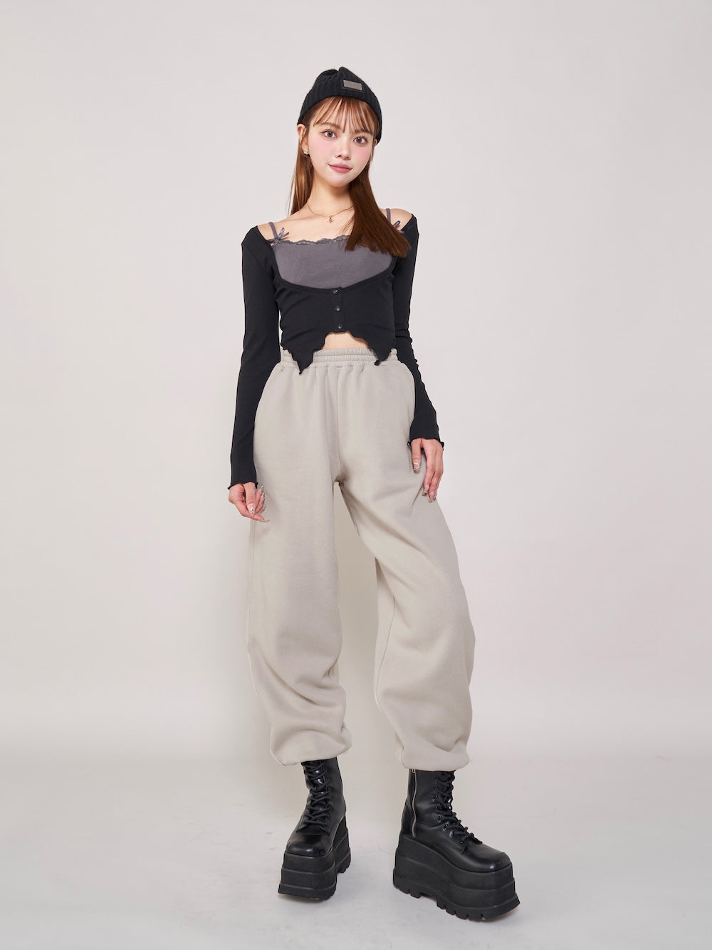 モデル:163cm(着用サイズ:FREE 着用カラー:GRY)