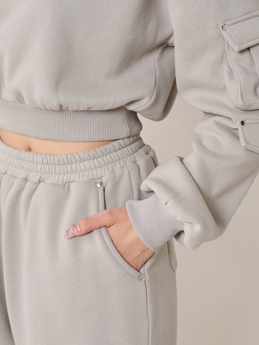 モデル:163cm(着用サイズ:FREE 着用カラー:GRY)