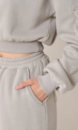 モデル:163cm(着用サイズ:FREE 着用カラー:GRY)