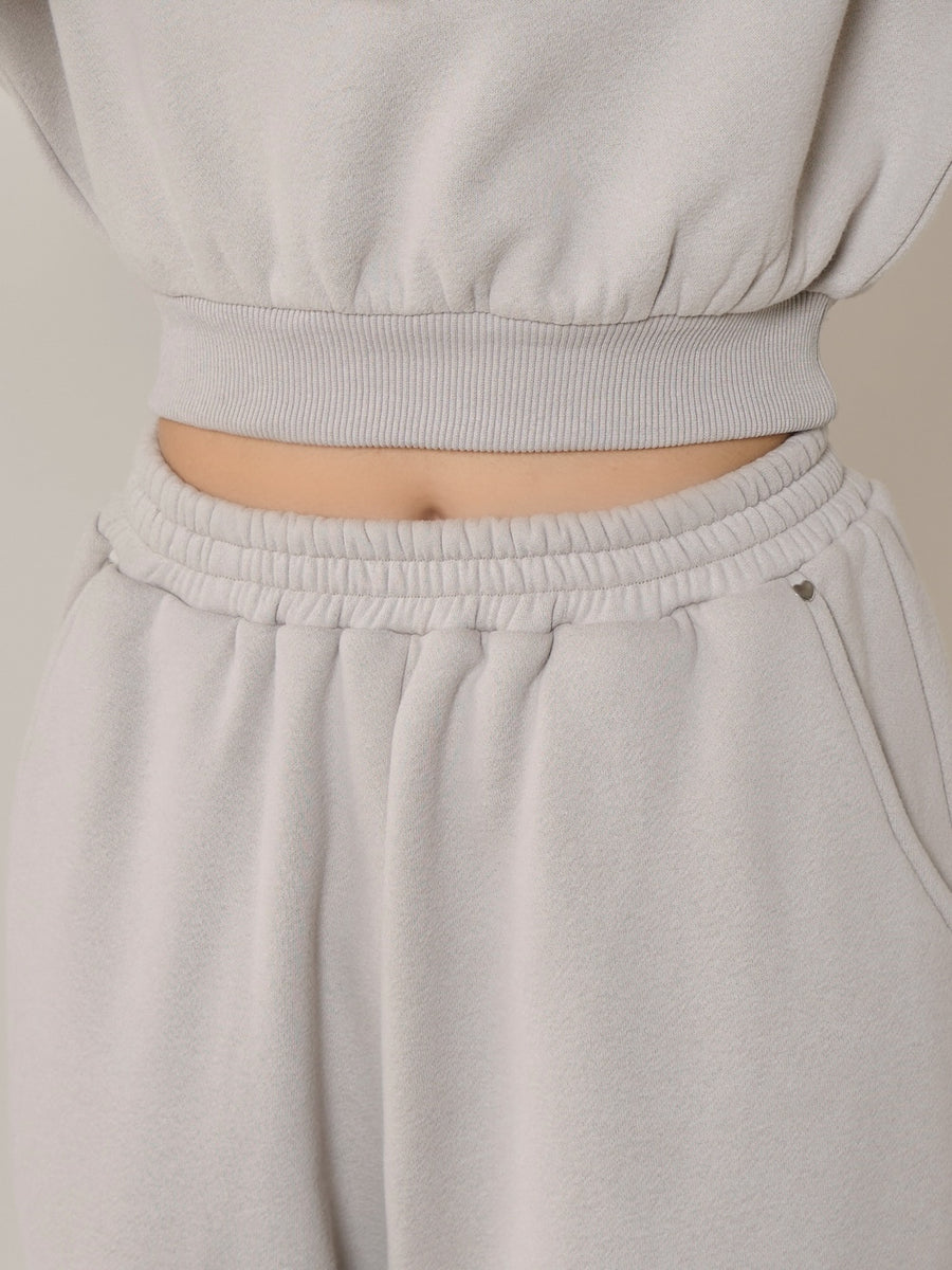 モデル:163cm(着用サイズ:FREE 着用カラー:GRY)
