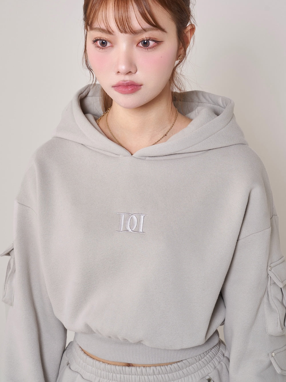 モデル:163cm(着用サイズ:FREE 着用カラー:GRY)