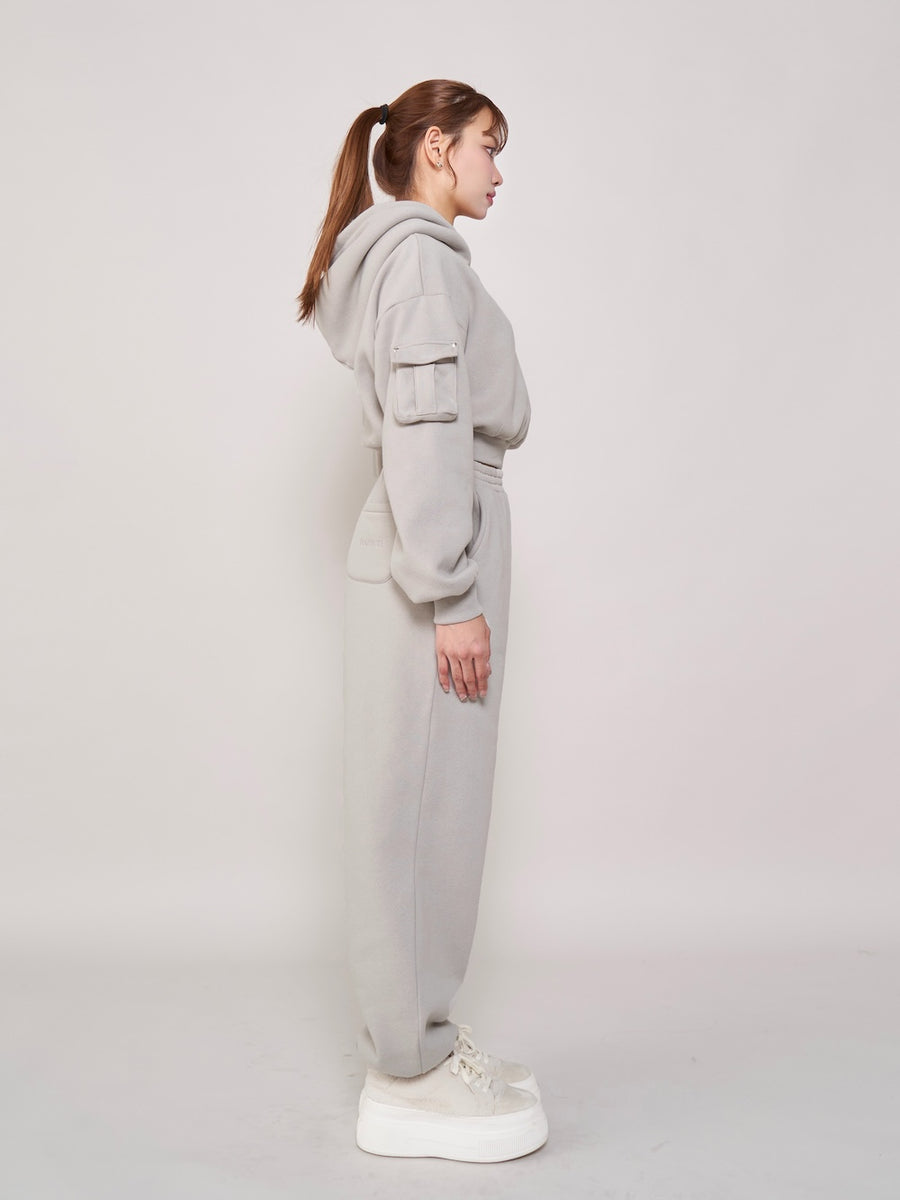 モデル:163cm(着用サイズ:FREE 着用カラー:GRY)