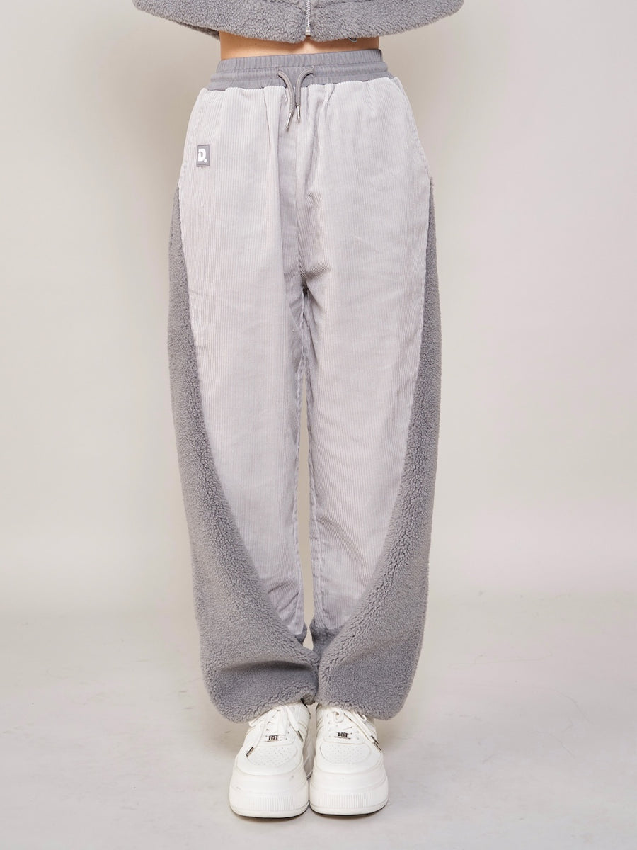 モデル:163cm(着用サイズ:FREE 着用カラー:GRY)