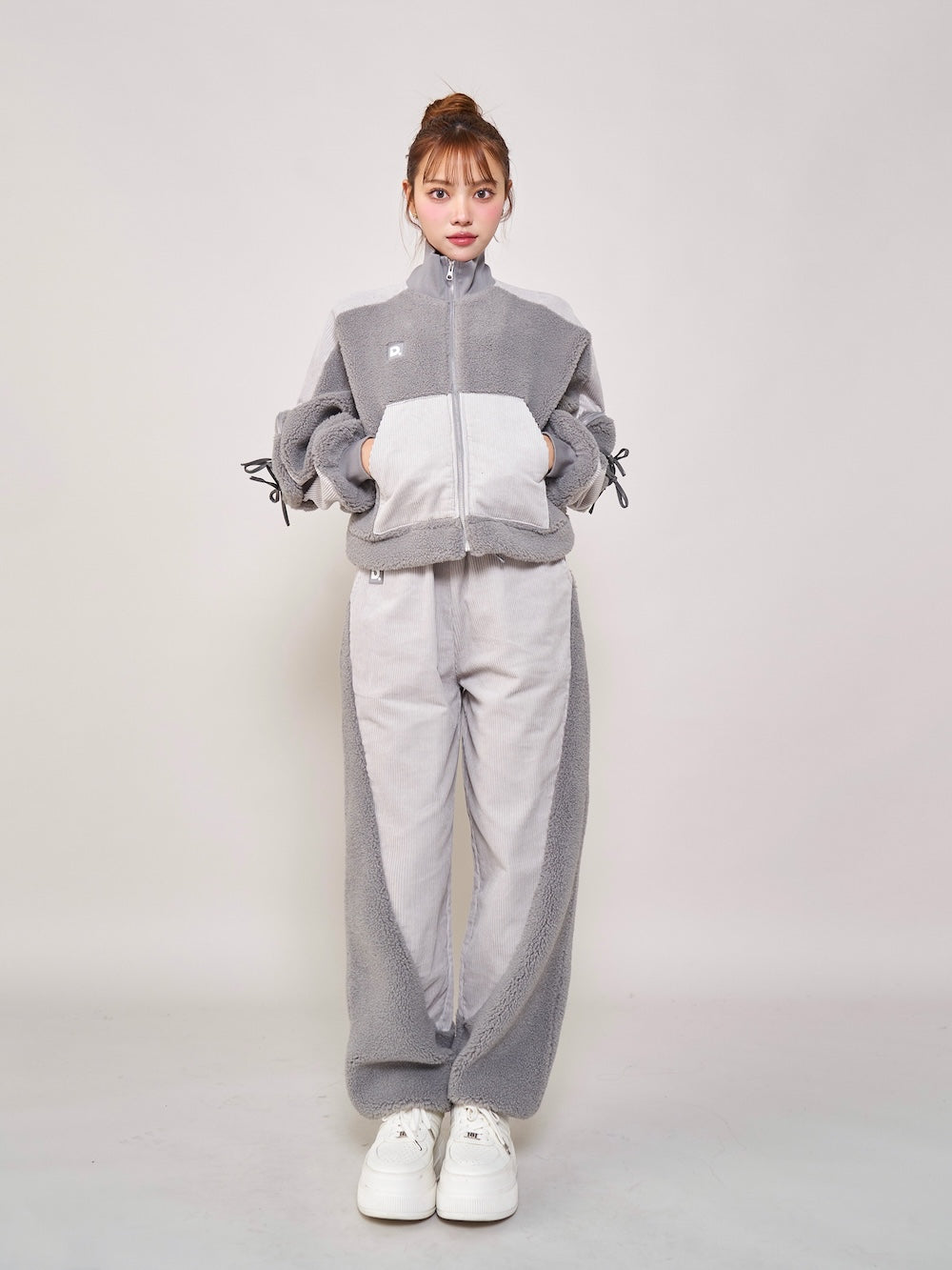 モデル:163cm(着用サイズ:FREE 着用カラー:GRY)
