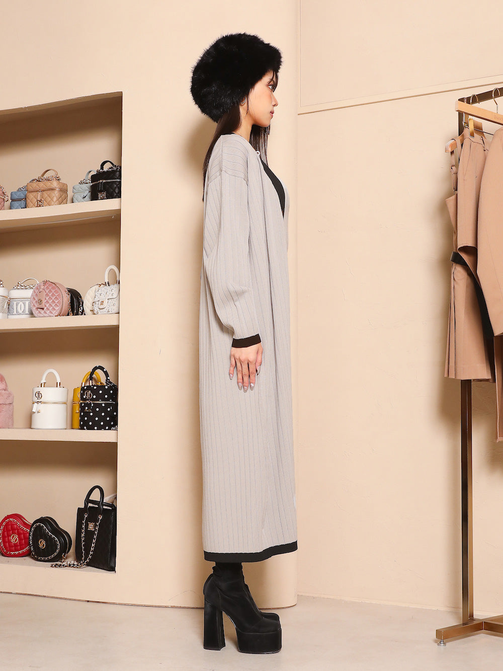 モデル:163cm(着用サイズ:FREE 着用カラー:GRY)