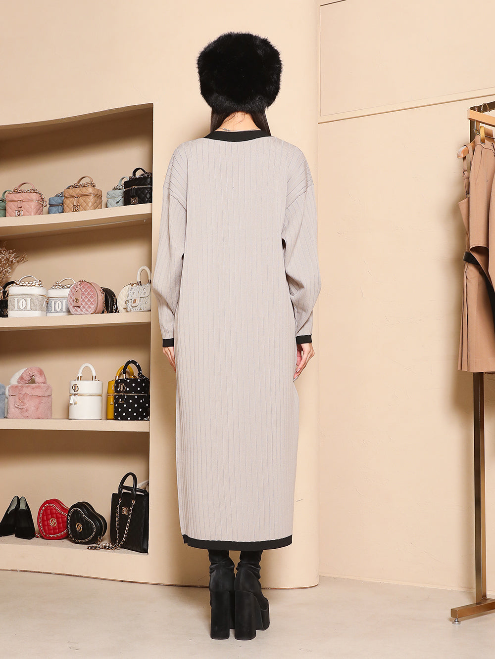モデル:163cm(着用サイズ:FREE 着用カラー:GRY)
