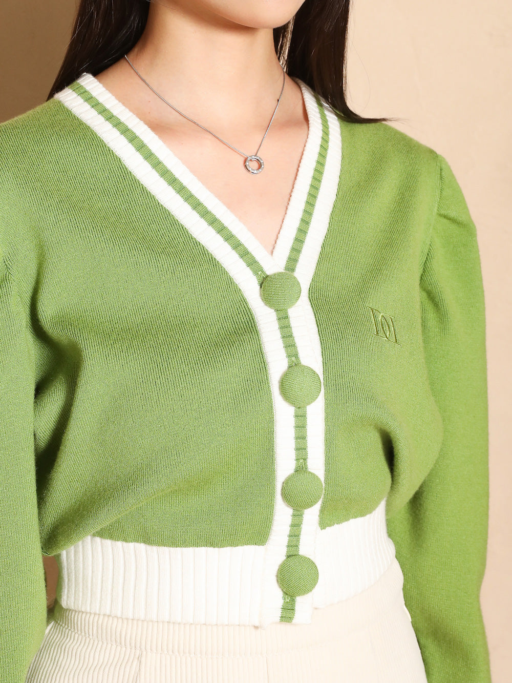 モデル:163cm(着用サイズ:FREE 着用カラー:GRN)