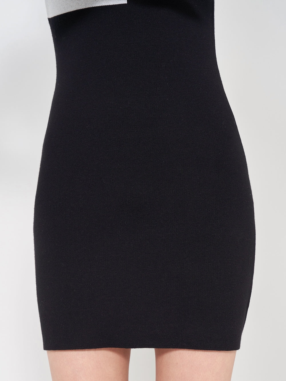 モデル:163cm(着用サイズ:FREE 着用カラー:BLK)