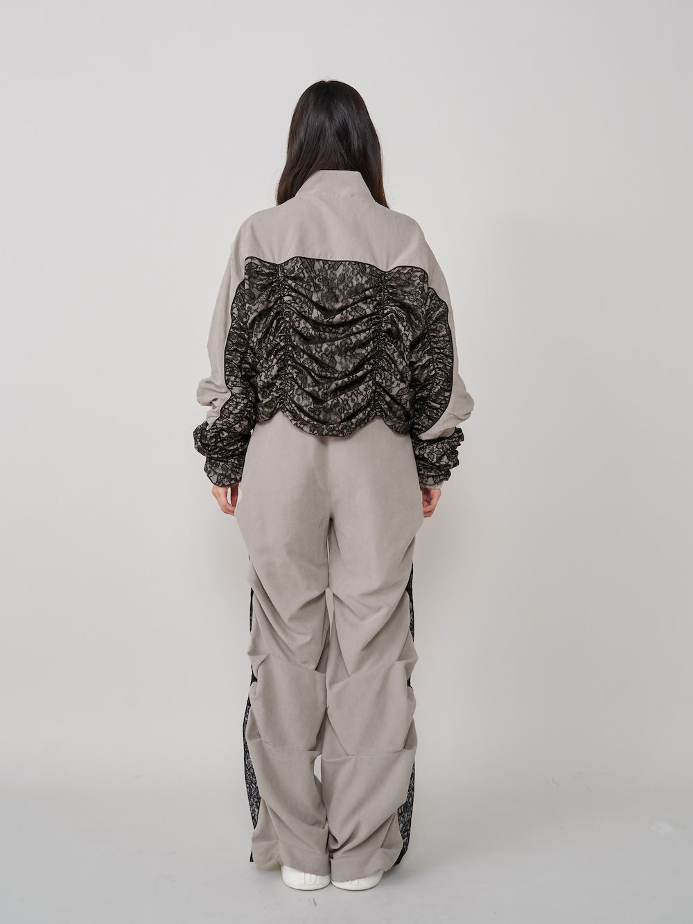 モデル:163cm(着用サイズ:FREE 着用カラー:GRY)