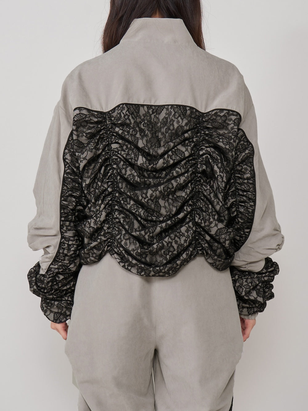 モデル:163cm(着用サイズ:FREE 着用カラー:GRY)