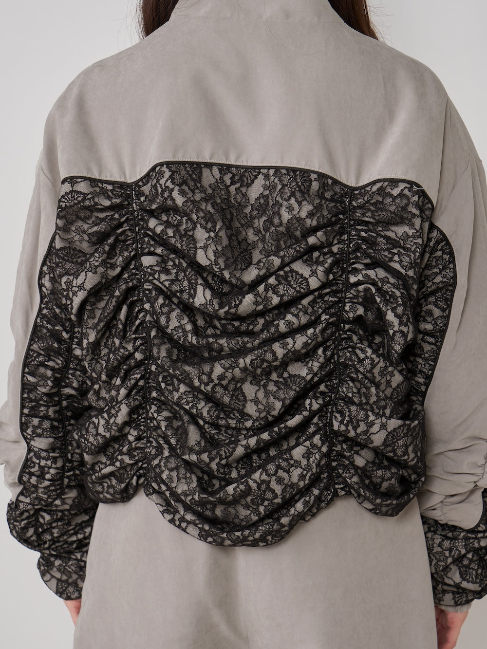 モデル:163cm(着用サイズ:FREE 着用カラー:GRY)