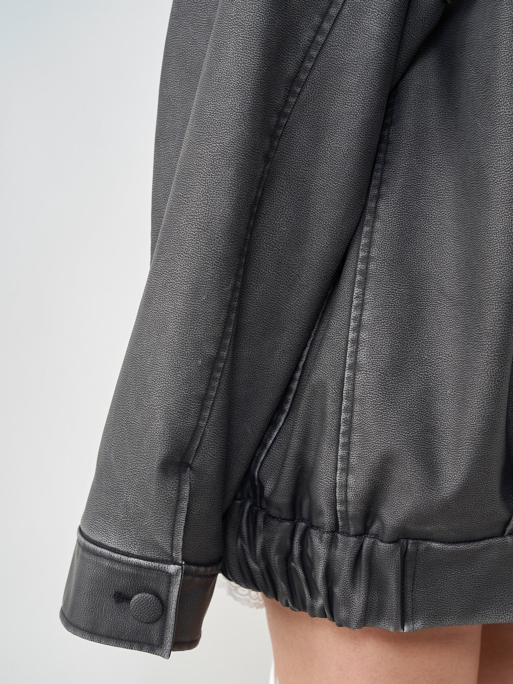 モデル:163cm(着用サイズ:FREE 着用カラー:BLK)