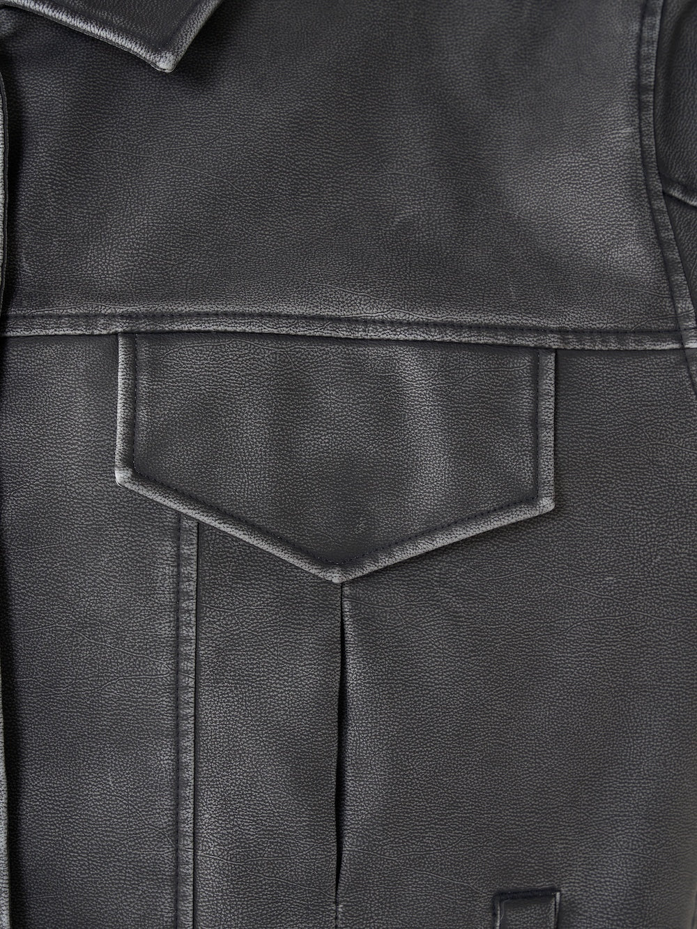 モデル:163cm(着用サイズ:FREE 着用カラー:BLK)