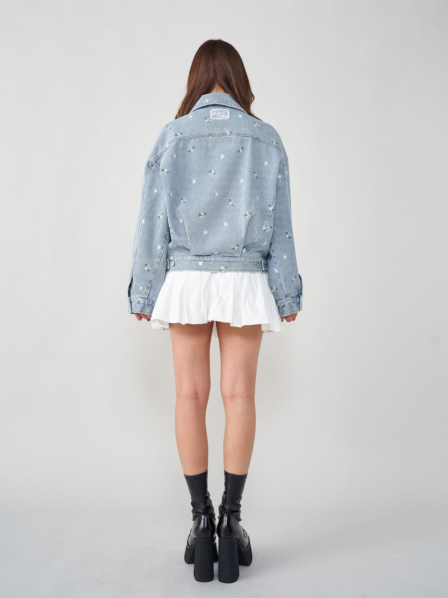 モデル:163cm(着用サイズ:FREE 着用カラー:I-BLU)