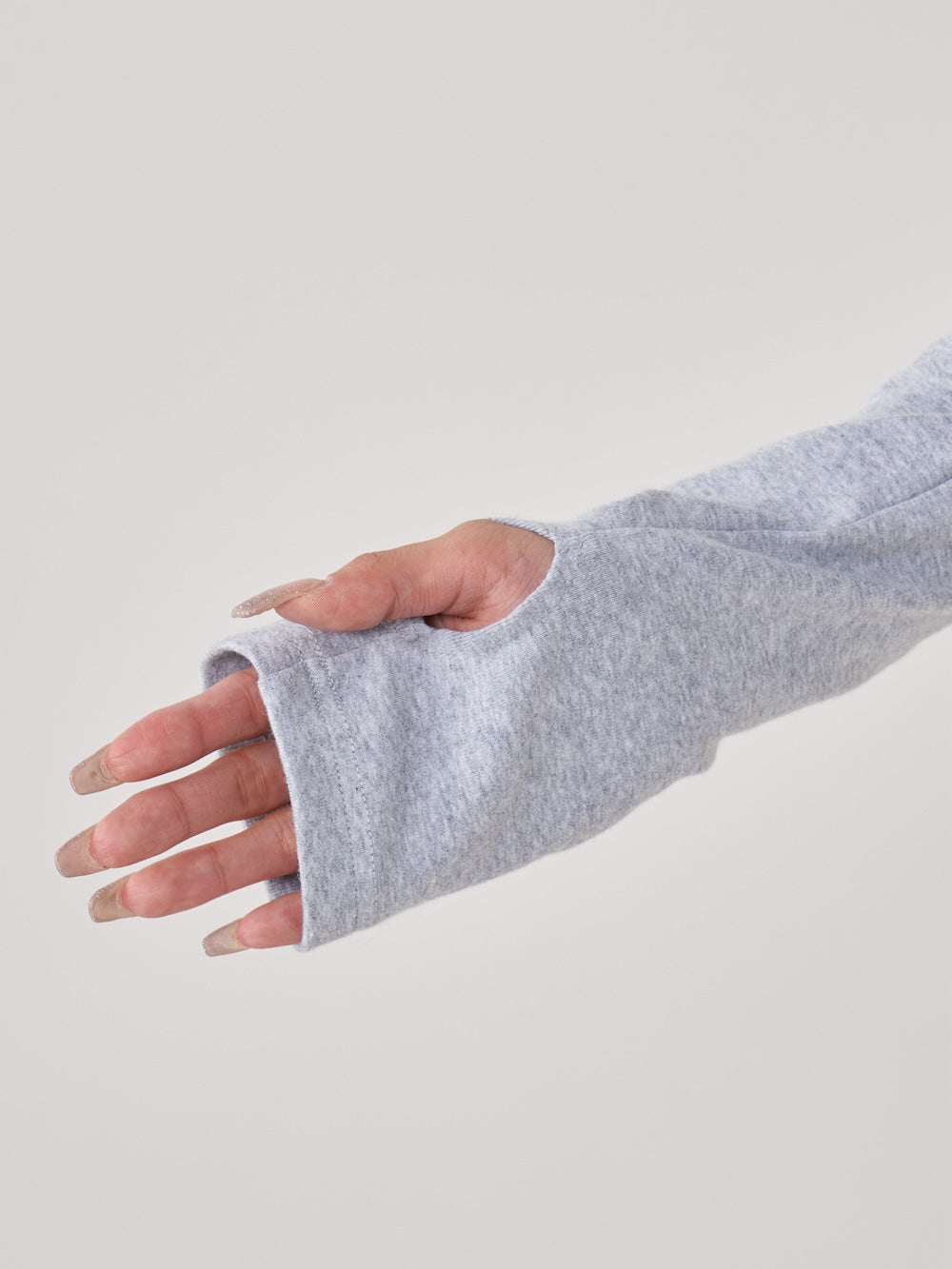 モデル:163cm(着用サイズ:FREE 着用カラー:GRY)