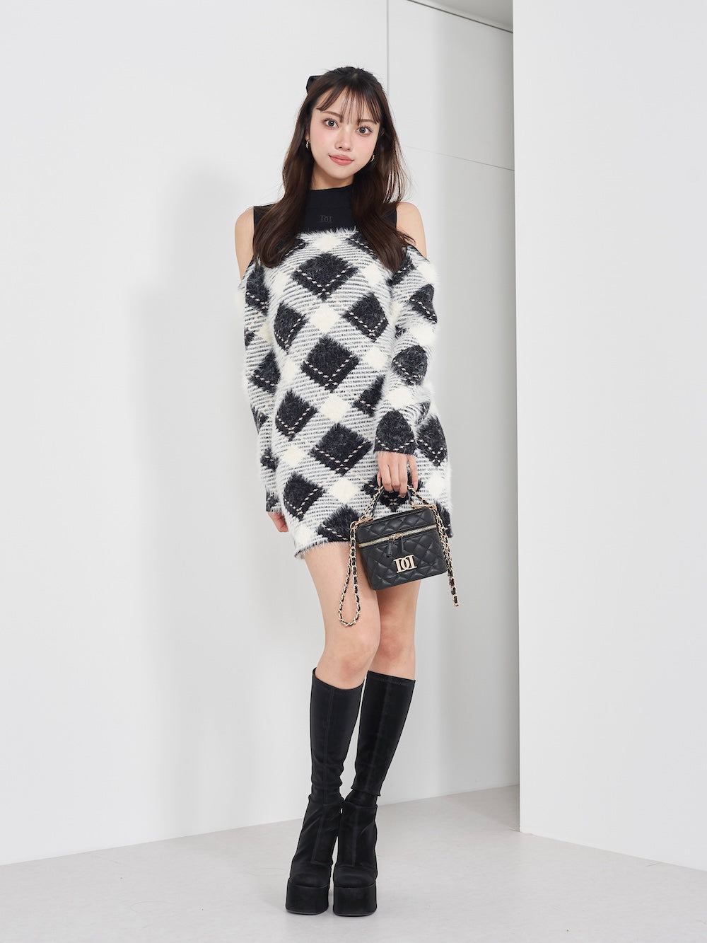 モデル:163cm(着用サイズ:FREE 着用カラー:BLK)