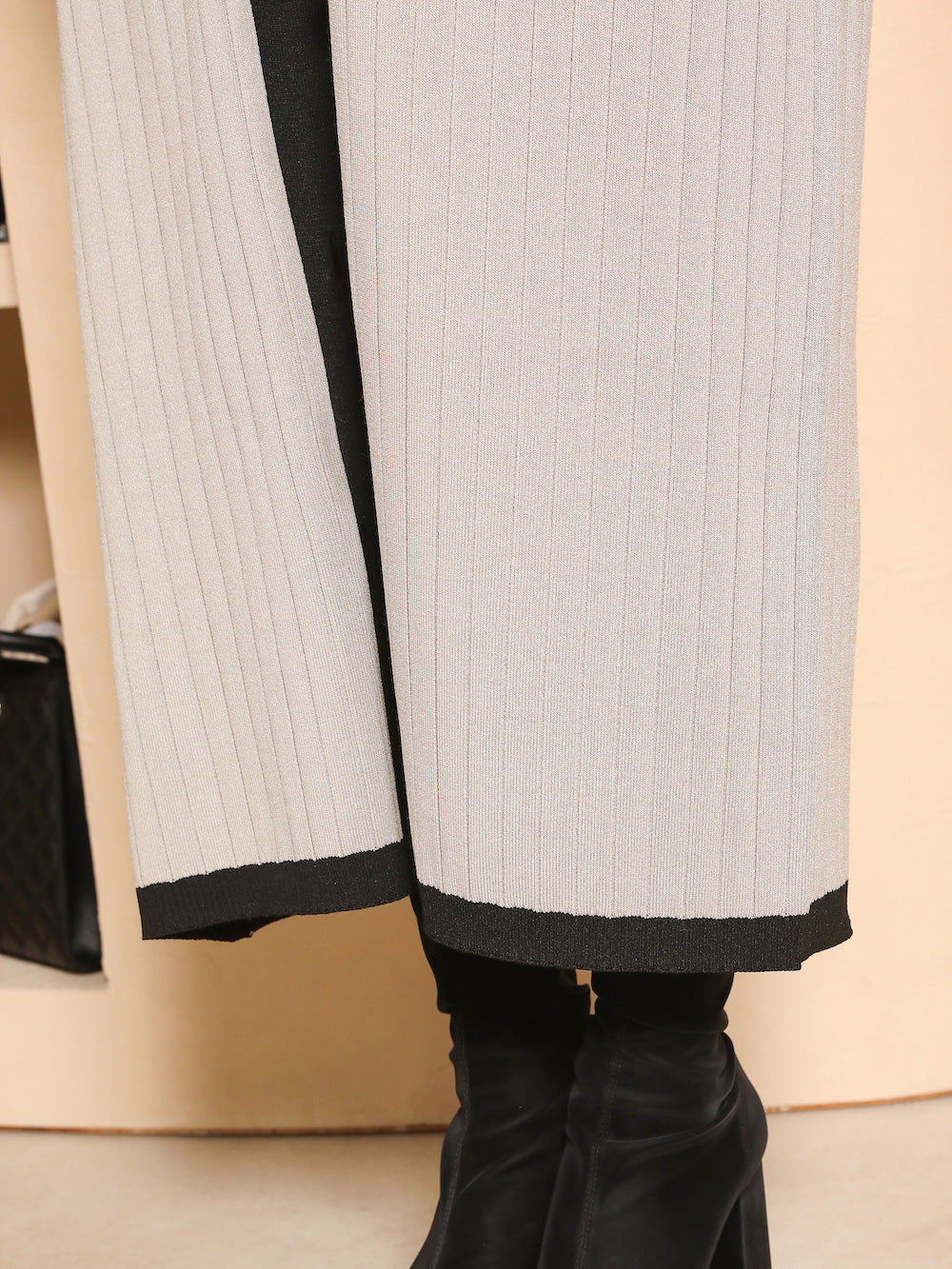 モデル:163cm(着用サイズ:FREE 着用カラー:GRY)