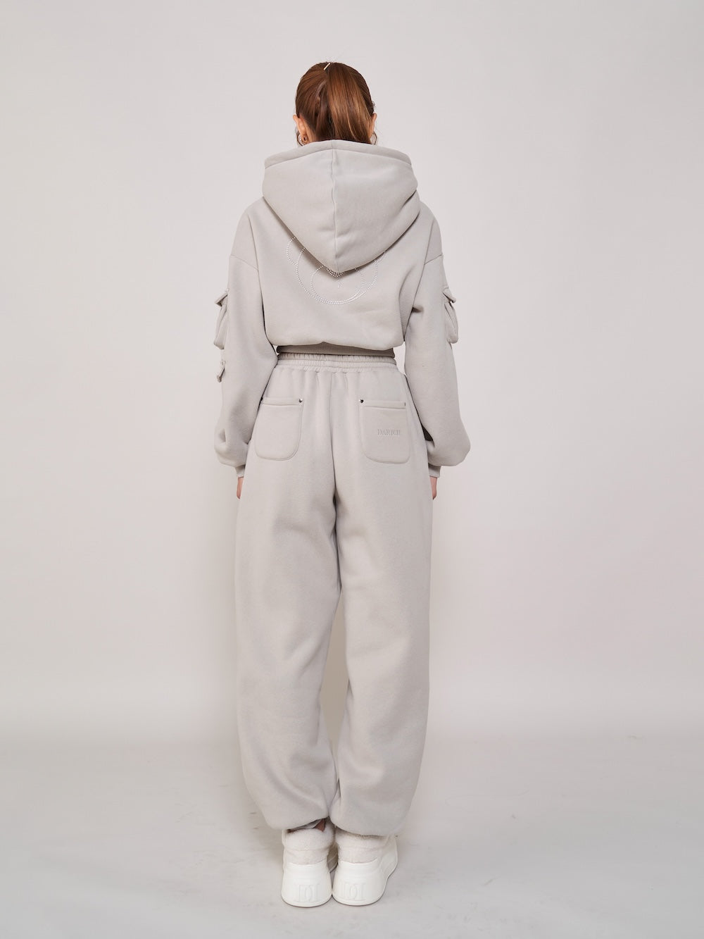 モデル:163cm(着用サイズ:FREE 着用カラー:GRY)