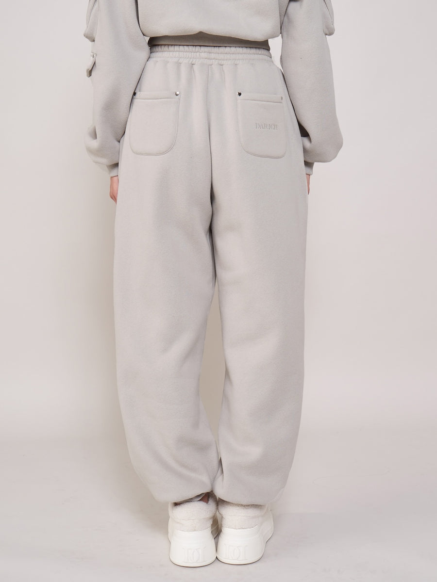 モデル:163cm(着用サイズ:FREE 着用カラー:GRY)