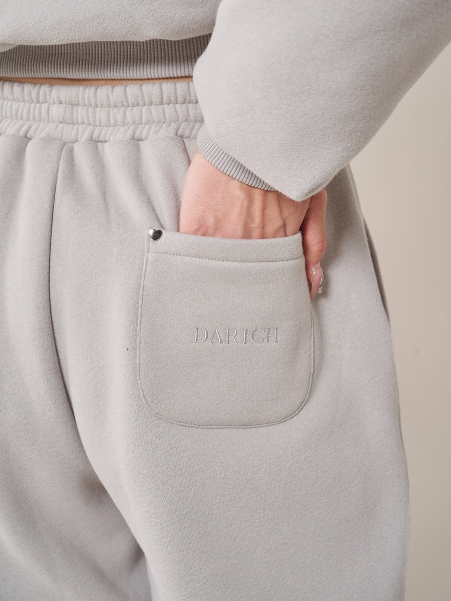 モデル:163cm(着用サイズ:FREE 着用カラー:GRY)