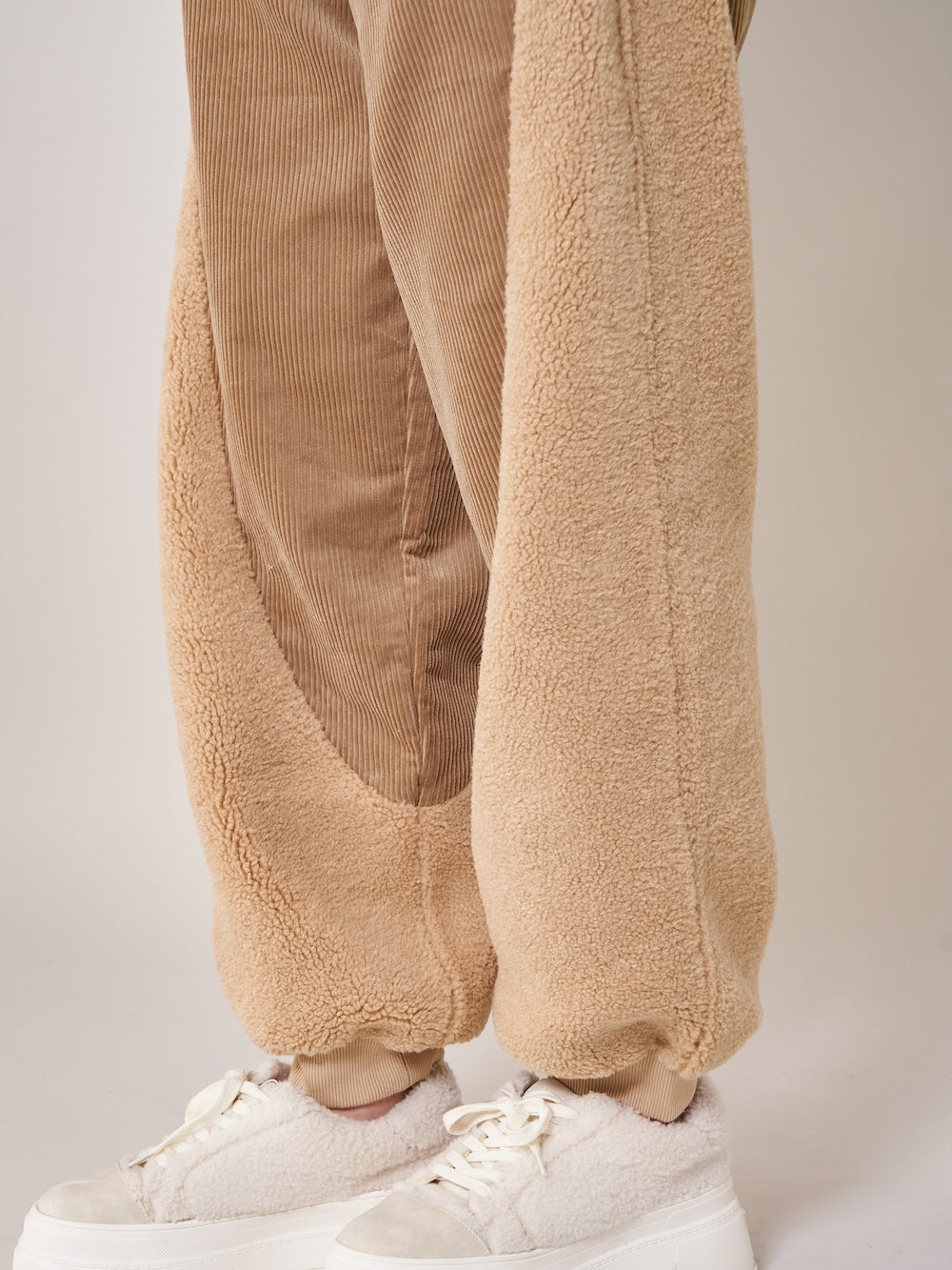 モデル:163cm(着用サイズ:FREE 着用カラー:BEG)