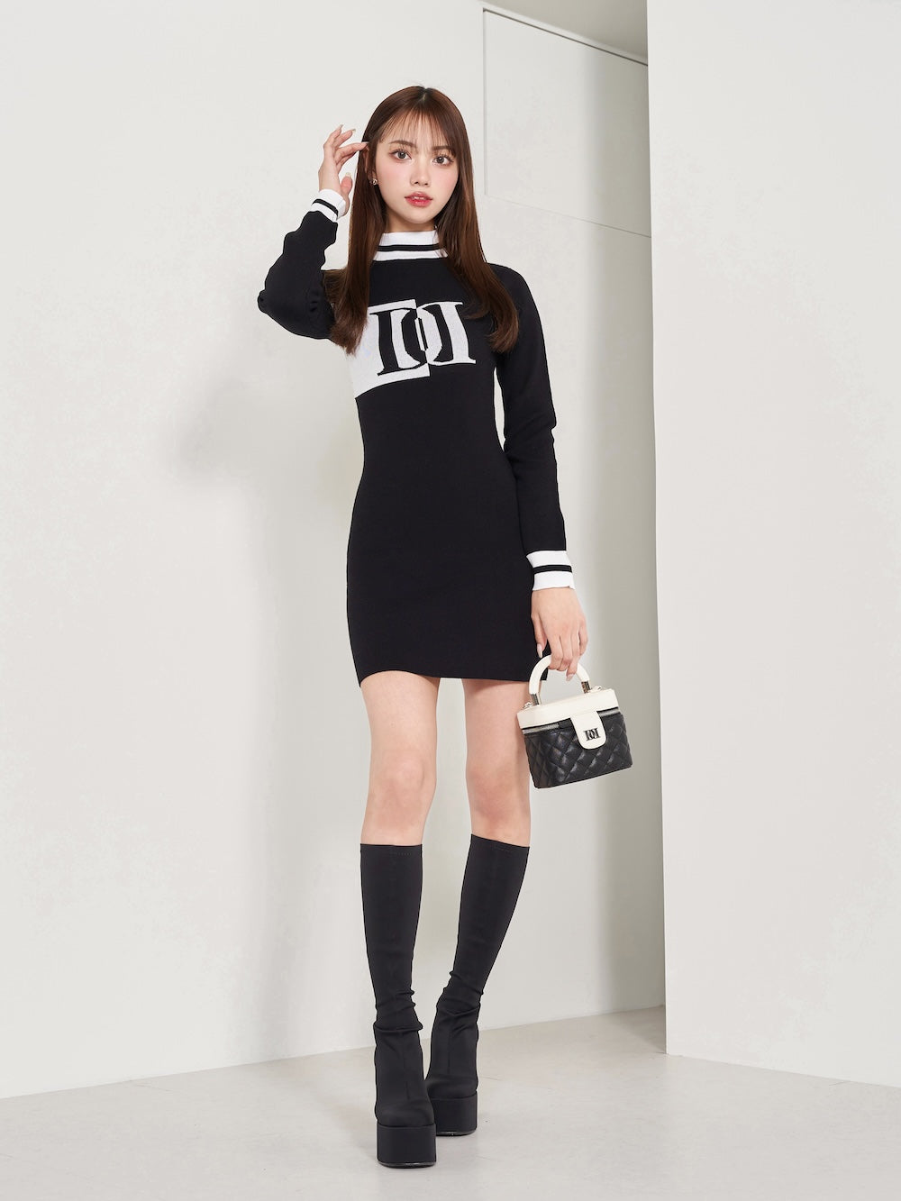 モデル:163cm(着用サイズ:FREE 着用カラー:BLK)
